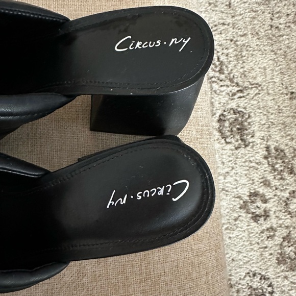 Circus Ivy by Sam Edelmon. black leather mules  shoes. Size 10. Never worn. - Picture 3 of 4